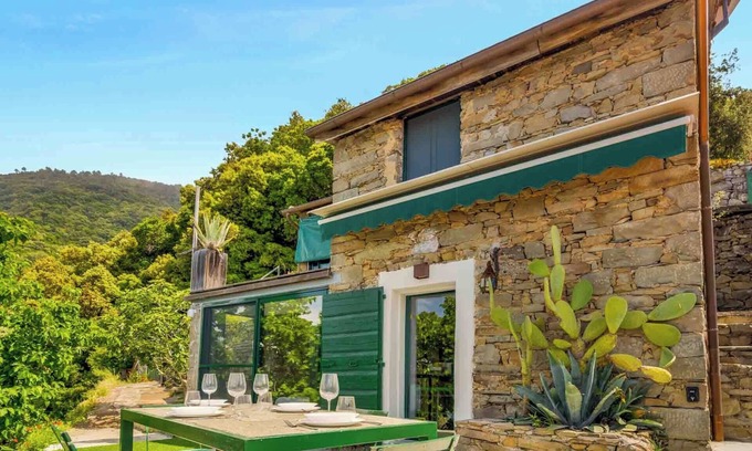 La Spezia Cottage | Superbe maison en pierre dans Cinque Terre préservée avec vue imprenable sur la mer
