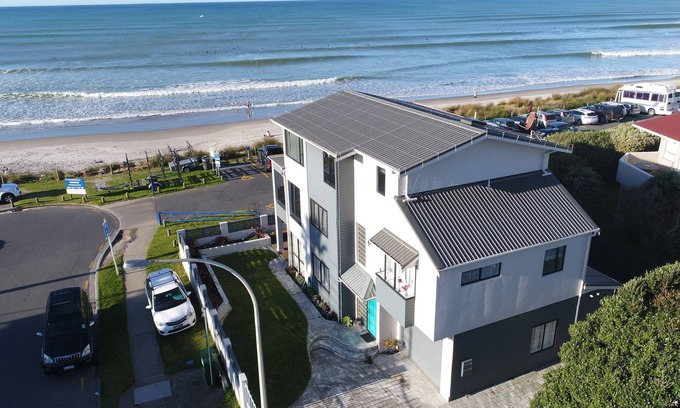 Omanu Maison | Superbe, élégant, en bord de mer, sur 3 niveaux, avec une vue magnifique