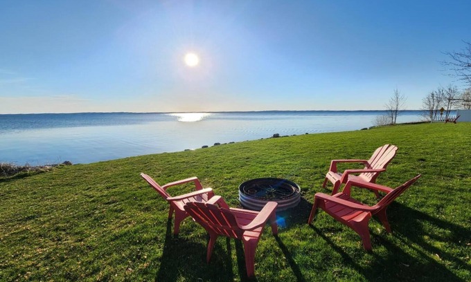 Mullett Lake Maison | Stunning Sunsets at Aloha Lake Home on Mullett Lake!