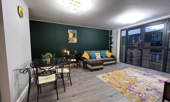 Gay Village Appartement | Appartement-Salle de bain privée séparée-Vue sur la cour