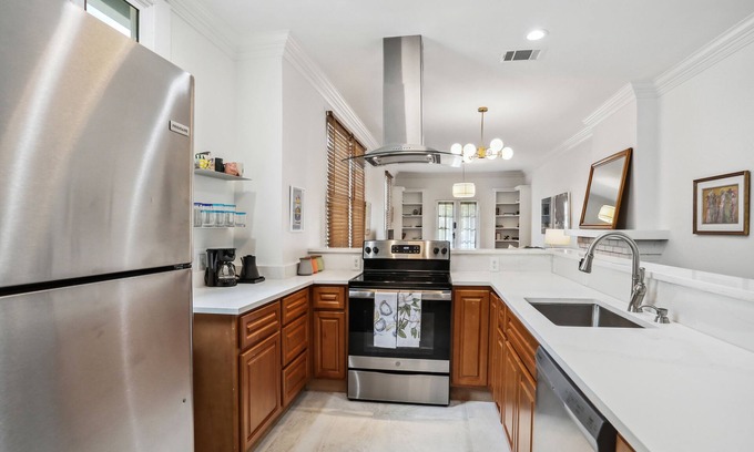 Audubon Maison | Stunning Uptown Oasis: 3BR/2BA at Audubon Park