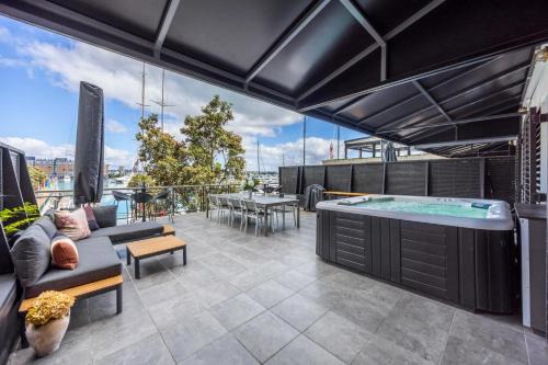 Auckland Central Business District Appartement | Stunning Viaduct Apartment w Harbour views, Spa Pool and FREE Parking
