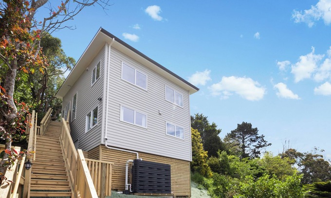Johnsonville Maison | Stunning view, privacy, close to ferry & brand-new