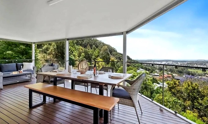 Coffs Harbour Maison | Stunning Views and Relaxing Coastal Getaway