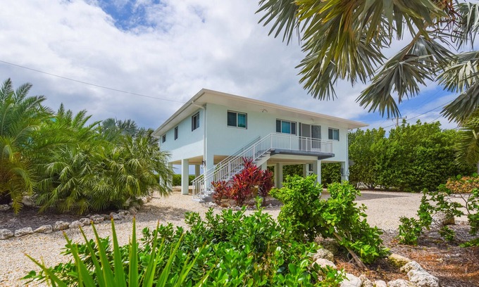 Breezeswept Beach Estates Maison | Stunning views from this 3 bedroom 2 bath home with heated pool