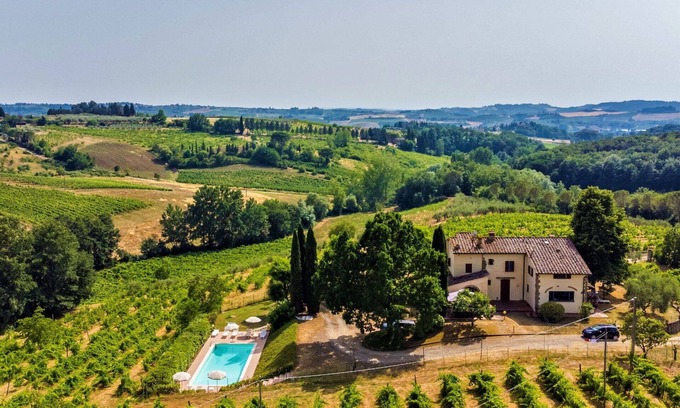 Scandicci Maison | Belle maison de vacances avec WIFI, piscine privée, TV, patio, animaux admis et vue panoramique