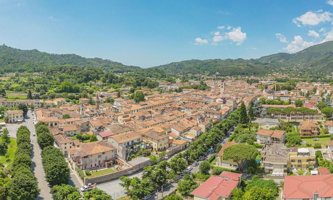Camaiore Villa | Merveilleuse maison de vacances pour 5 personnes avec WIFI, TV, animaux admis et parking