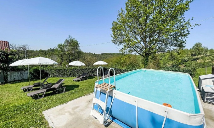 Asti Maison | Maison de vacances avec climatisation, piscine privée, WIFI, TV, terrasse, animaux admis