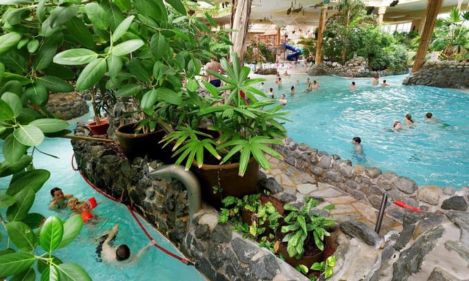 Medebach Maison | Joli appartement pour 8 personnes avec piscine, bain à remous, WIFI, TV et parking