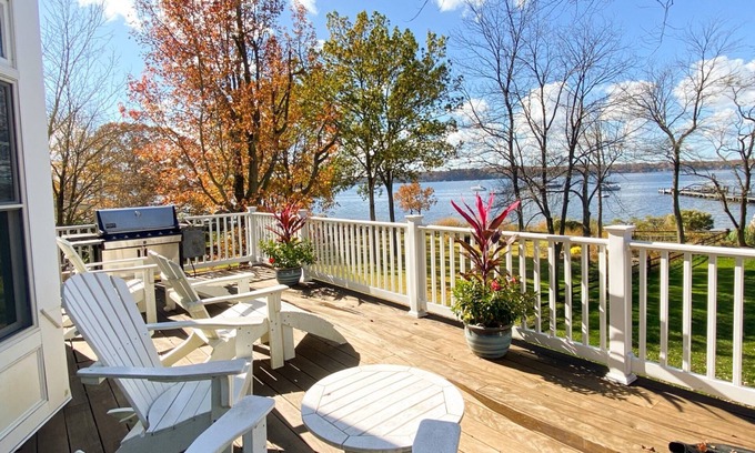 Severna Park Maison | Stunning Waterfront Home in Round Bay with multiple living spaces