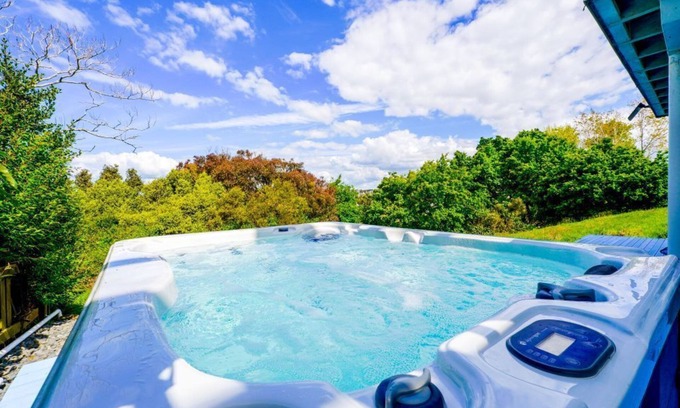 Bucklands Beach Maison | Stunning Waterfront Villa in Bucklands Beach