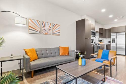 Glendale Sports and Entertainment District Appartement | Stunning Westgate CozySuites by stadium with pool 12