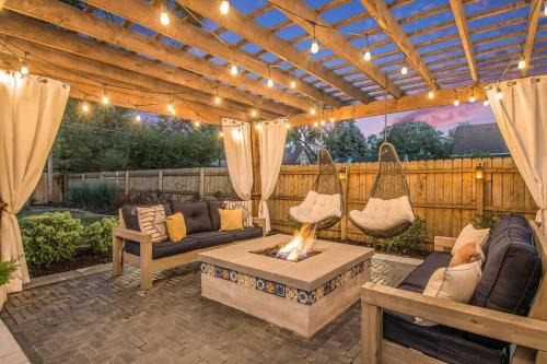 Dundee-Happy Hollow Historic District Maison | Stunning Yard Wood-Fired Pizza Oven in Dundee