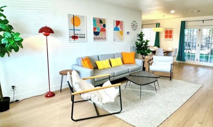Paradise Maison | Style chic Vegas airport strip 5 mils 6 mils strip 4bd +home theater