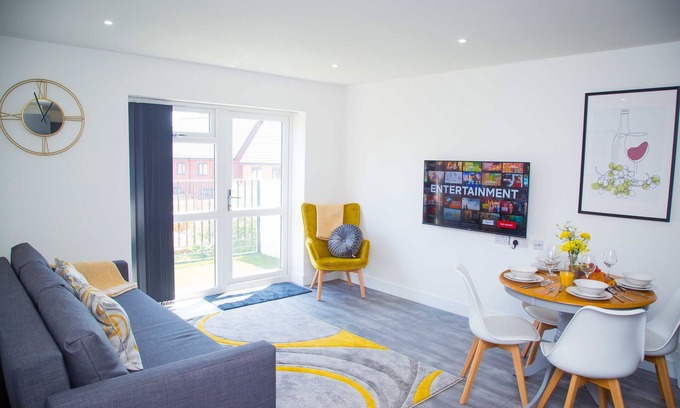 Oldbury Appartement | Stylish 1-bed Flat - balcony(canal view) & parking