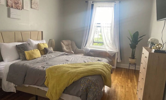 Queens Maison | Stylish - 1 bed room spacious APT
