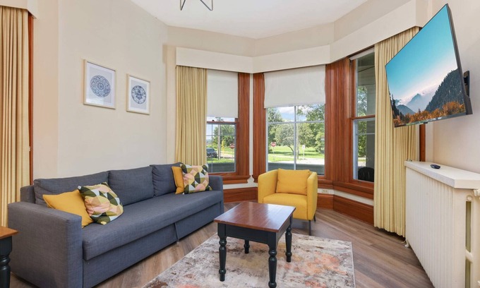 St. Paul Appartement | Stylish 1-Bedroom in Saint Paul with River Views