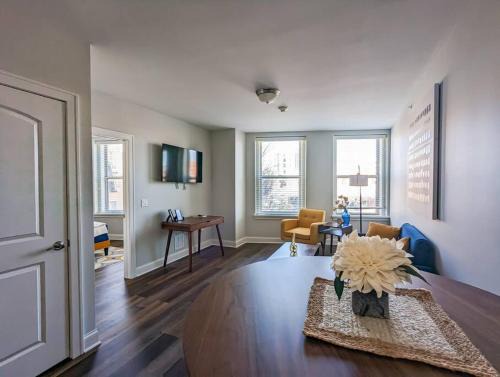 Champaign Appartement | Stylish 1 BR 1BA at The Inman
