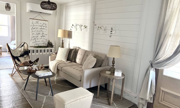 Hughesville Appartement | Stylish 1 BR Apt. w/ Sunroom in DT Hughesville