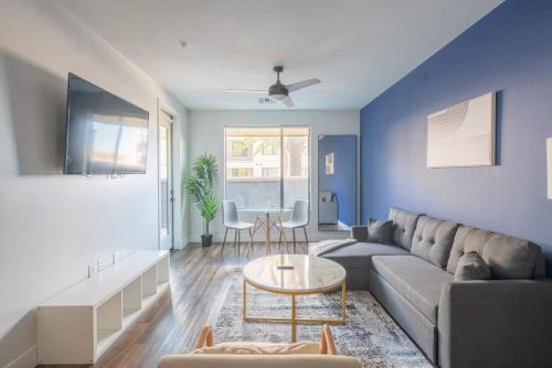 Tempe Appartement | Stylish 1BD - Pool, Gym, Parking, W-D - Sleeps 4