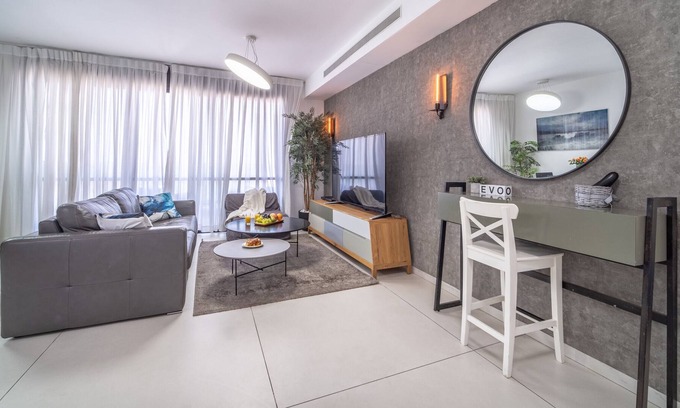 Haifa Appartement | Stylish 1BR Beach-Front Apt w Sea View Balcony