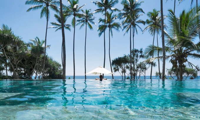 Pelena Villa | Élégante villa de plage 1BR avec piscine à débordement entièrement équipée