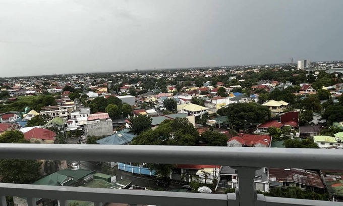 Las Pinas Appartement | Stylish 1BR Condo SM Southmall w/ 100mbps wifi Netflix Disney +