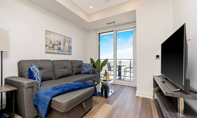 Kitchener Copropriété | Stylish 1BR Condo w Balcony & Skyline Views