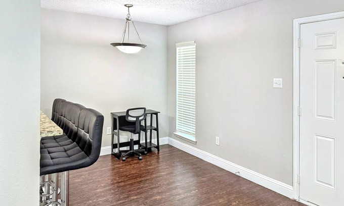 Addison Appartement | Stylish 1BR w/Smart TV & Wi-Fi
