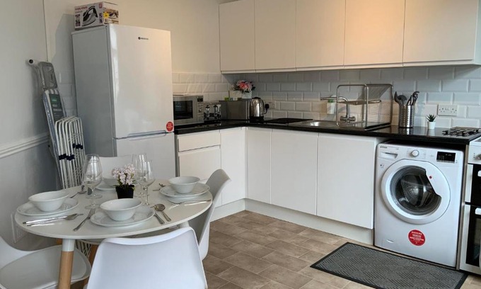 Stansted Appartement | Stylish 2 Bedroom Cottage in Bishop's Stortford by BookedUK