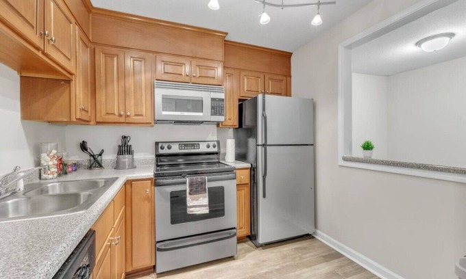 Crabtree Appartement | Stylish 2 Bed Suite—in Crabtree Valley Raleigh!