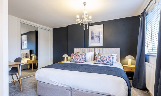 Blacon Maison | Stylish 2 bedroom house in quiet suburb of Chester Sleeps 6 by Restfully