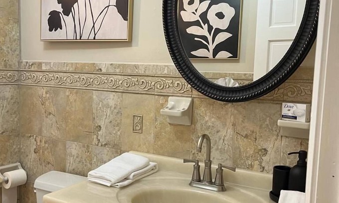 McGinley Square Appartement | Stylish 2 BR - Quiet Street - Minutes to NYC