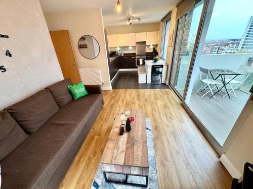 Bromley South Appartement | Stylish 2Bedrooms 2Baths, Balcony Views, Stratford, ABBA