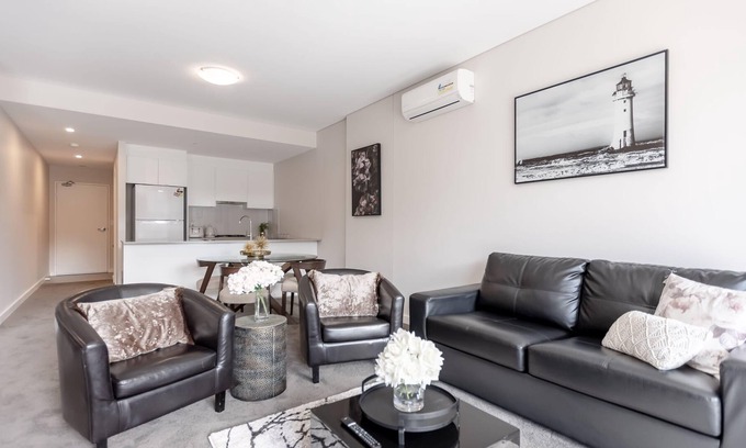 Bankstown Appartement | Stylish 2BR Apartment with Balcony