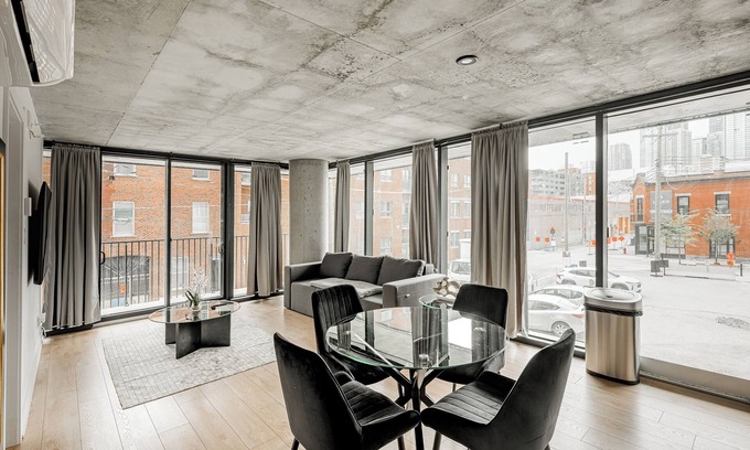 Pointe-Saint-Charles Copropriété | Stylish Two-Bedroom Apartment in Griffintown - Modern, Bright & Central
