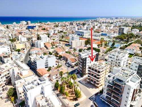 Larnaca City Centre Appartement | Stylish 2BR Apartment with Balcony and Parking near Saint Lazarus and Finikoudes Beach