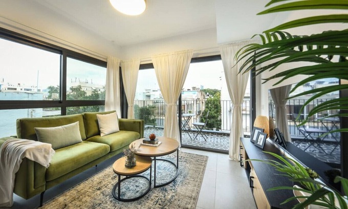 Old North Appartement | Stylish 2BR Apt w Balcony 5 min From Tel Aviv Port by Sea N' Rent