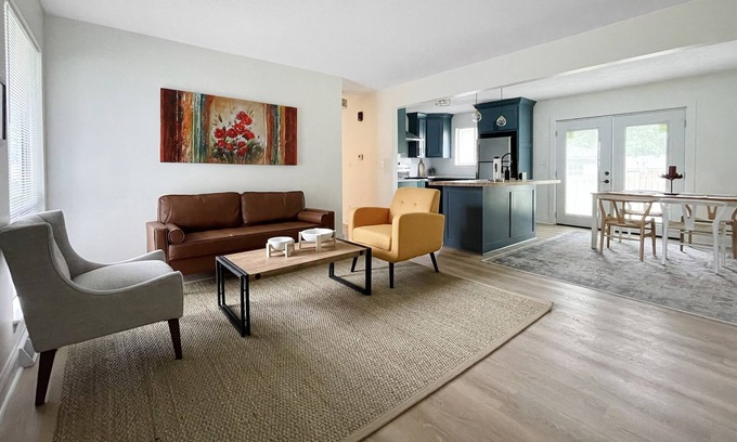 Overland Park Maison | Stylish 2BR Near highway/Advent Health/Dwntwn OP