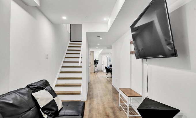 Markham Maison | Stylish 2BR Suite in Markham