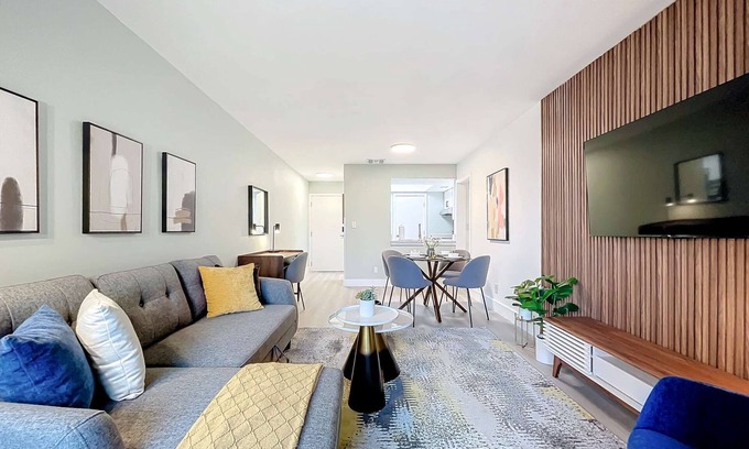 Lauderdale Harbours Copropriété | Stylish 2BR with Pool & Modern Amenities