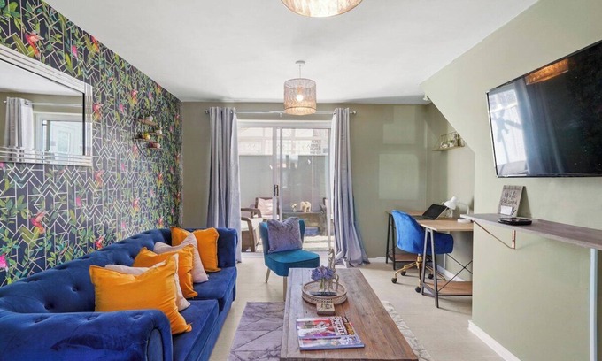 Nuneaton Appartement | Stylish 3 bed Abode in Nuneaton - Sleeps 7