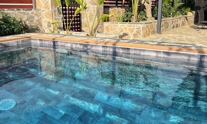 Kalo Chorio Appartement | Stylish 3bdr apartment with a private pool, jacuzzi, jym, barbeque and fireplace