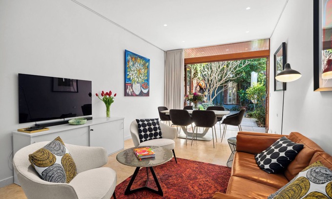Balmain Maison | Stylish 3BR, 2BA King Beds Balmain Terrace Near Parks, Ferries & Darling Street