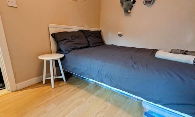 Sandycove Maison | Stylish 3BR Dun Laoghaire Home Nr. Beach & Train