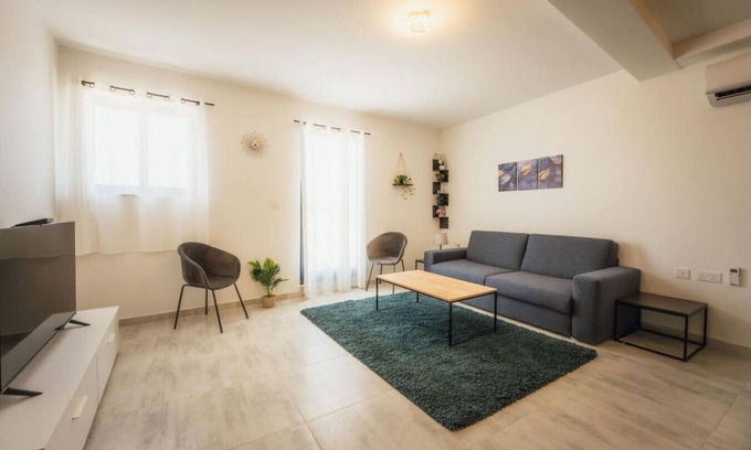Xewkija Appartement | Stylish 3BR Gozo Escape with Wifi & Homey Touches!