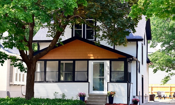 Merriam Park Maison | Stylish 3BR Retreat on Selby Ave/Walk to Cafés, Near MOA, Airport & Colleges