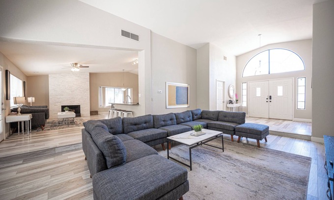 Green Valley North Maison | Stylish 4 Bed, 3 Bath in Henderson/Green Valley!