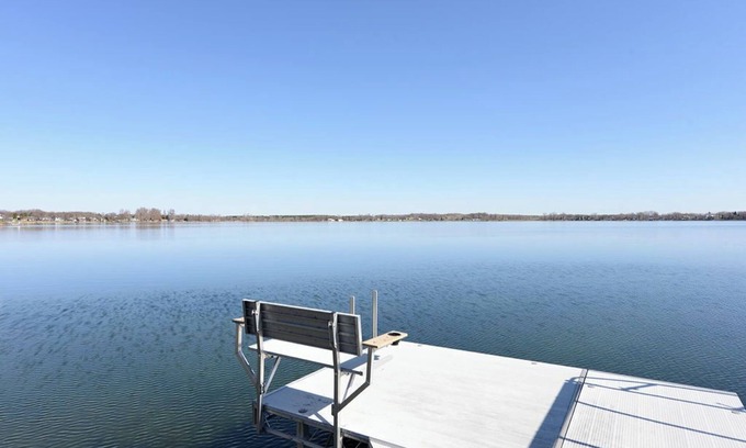 Richwood Cabine | Stylish 4-bedroom cabin with AC, WiFi & boat rental available!