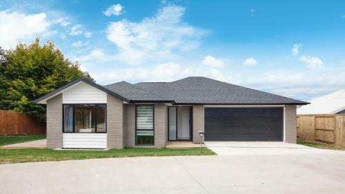 Pukehangi Maison | Stylish 4 Bedroom house Brand New in Rotorua